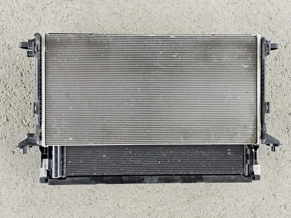 Conjunto de radiadores Audi E-Tron 50 55 OEM 4KE image 2