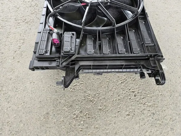 Conjunto de radiadores Audi E-Tron 50 55 OEM 4KE image 3