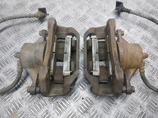 Bremsscheiben & Bremszangen Vorne OEM 654645 Gebraucht image 9