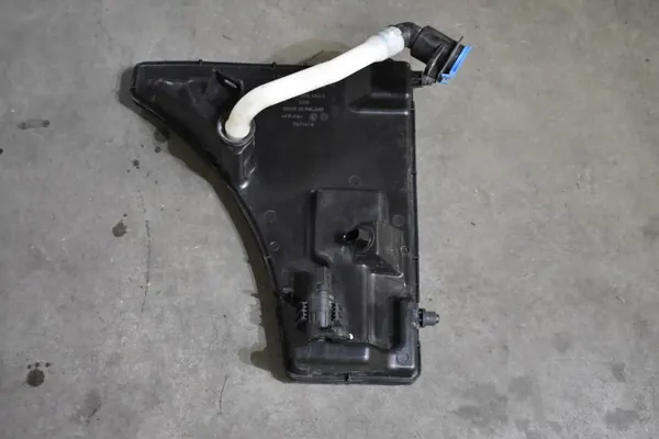 Porsche Panamera 971 OEM 974955449B pesulaitesäiliö image 2