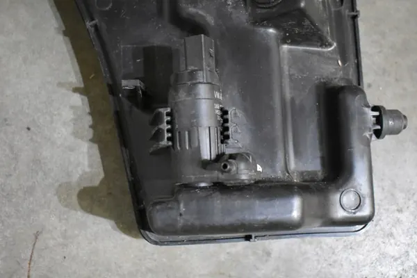 Porsche Panamera 971 OEM 974955449B pesulaitesäiliö image 3