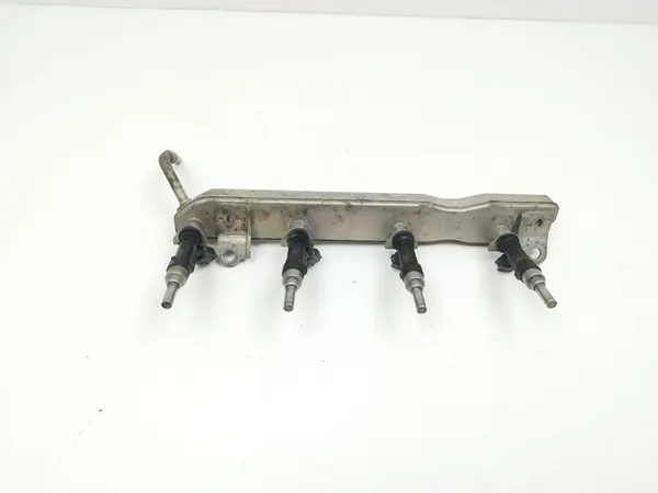 Tuyau de carburant Toyota Verso-S 2012 11I21 image 3