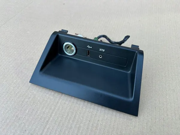 Prise USB Skoda Fabia III OEM 5Q0035726E image 5