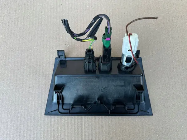 Prise USB Skoda Fabia III OEM 5Q0035726E image 8