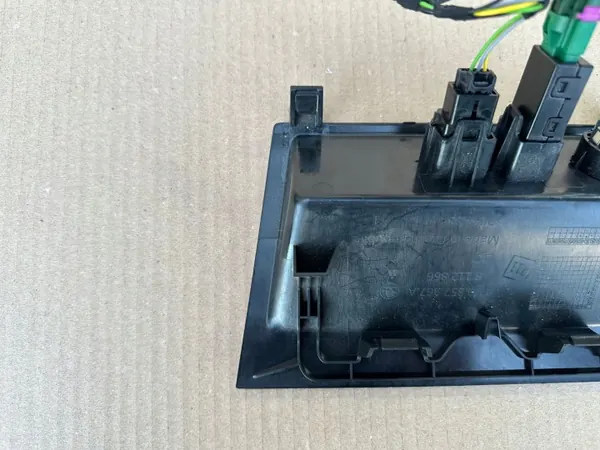 Prise USB Skoda Fabia III OEM 5Q0035726E image 9