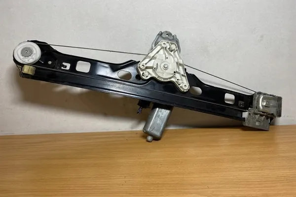 Elevador de vidro traseiro esquerdo MERCEDES-BENZ C (W203) A2038202942 image 4