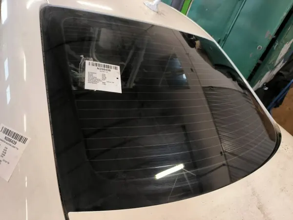 Vitre Arrière AUDI pour A6 C5 98R 1.9TDI - OEM image 3