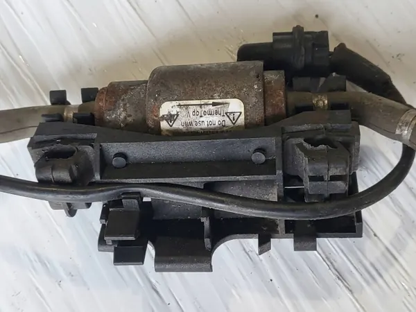Bomba de combustível VW Touran I OEM 1T0201607S image 3