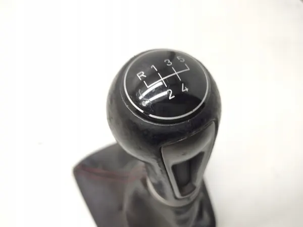 Pomo de cambios OEM 6J0711113AP para Seat Ibiza 6J IV FR image 3