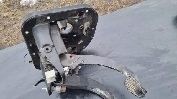 Assemblage de pédales Iveco Daily OEM 43245235 - Occasion image 6
