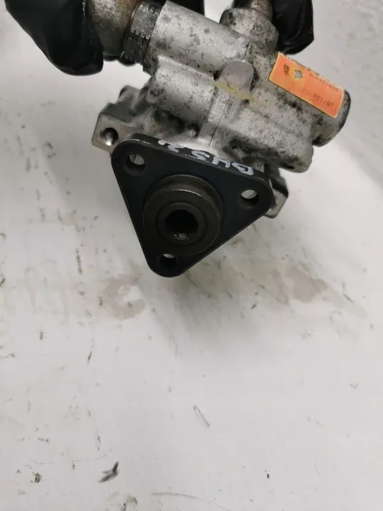 Bomba de dirección OEM 504134868 para Iveco Daily image 5