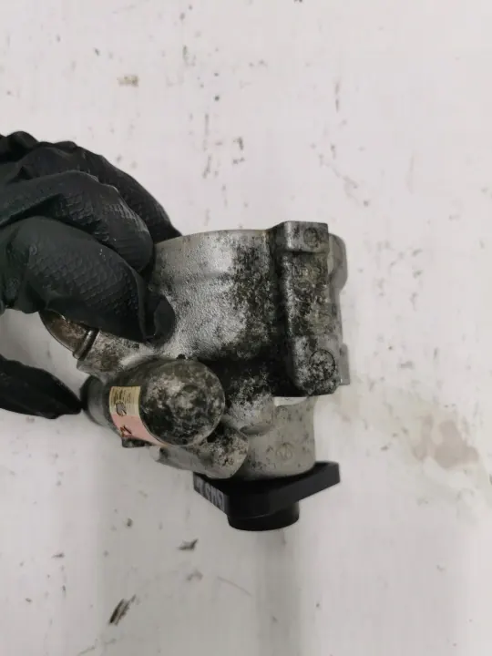 Bomba de dirección OEM 504134868 para Iveco Daily image 7