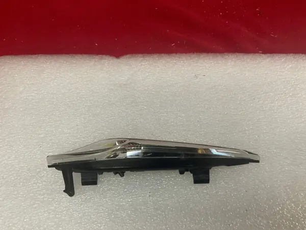 Porsche OE 7P5949102 Höger sidoblinkers - Begagnad image 4