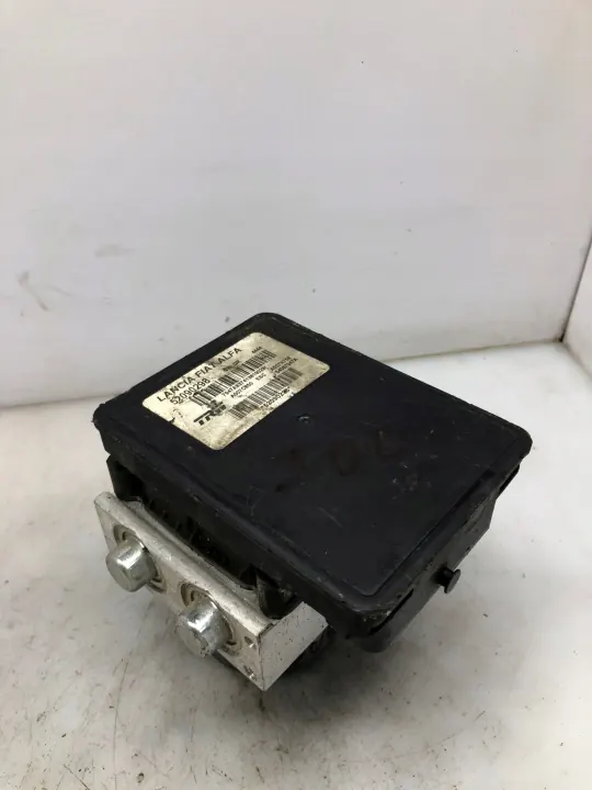 ABS-pompregelaar OEM 52090298 - Gebruikt image 3