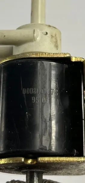 Électrovanne de pliage siège OEM 0008001178 Mercedes W124 image 4