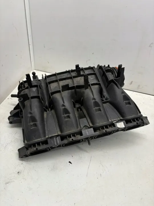 Colector de admisión VW Passat B8 1.5 TSI OEM 05E129709 image 2