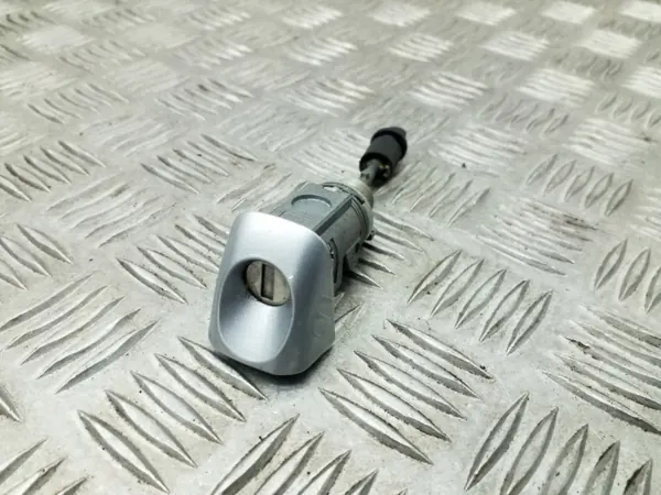 Audi Q3 8U framdörrlåsinsats OEM 8U1837167 image 2