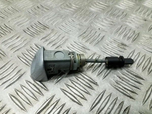 Audi Q3 8U framdörrlåsinsats OEM 8U1837167 image 3