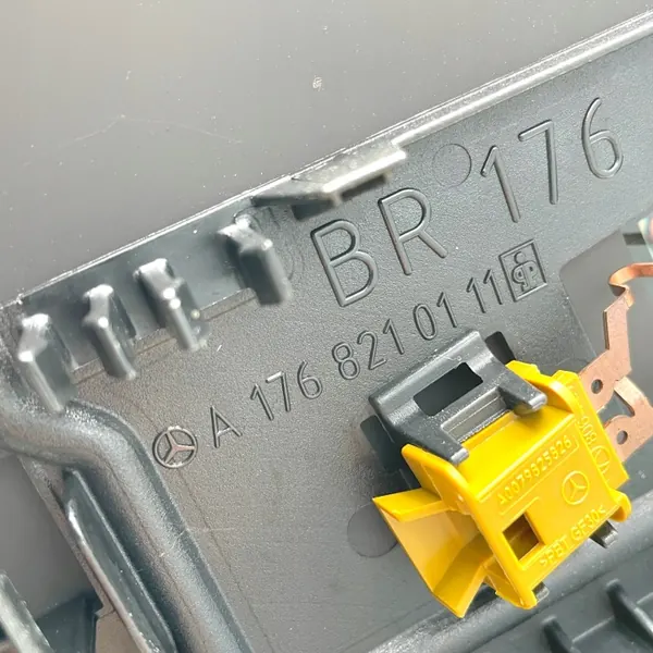 Pare-brise avant Mercedes CLA OEM A1768210111 2016 image 10