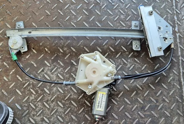 Elevador elétrico dianteiro esquerdo Volvo V40 image 2