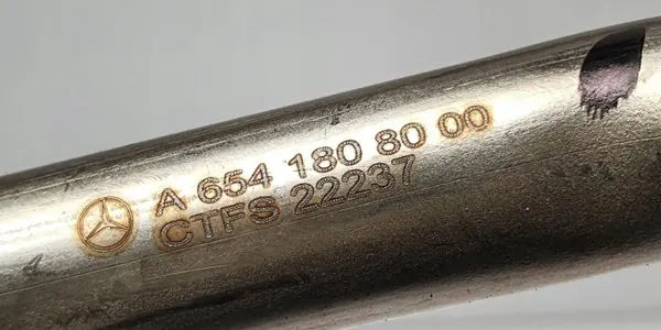 Conducto de aceite turbo Mercedes OEM A6541808000 - Usado image 4