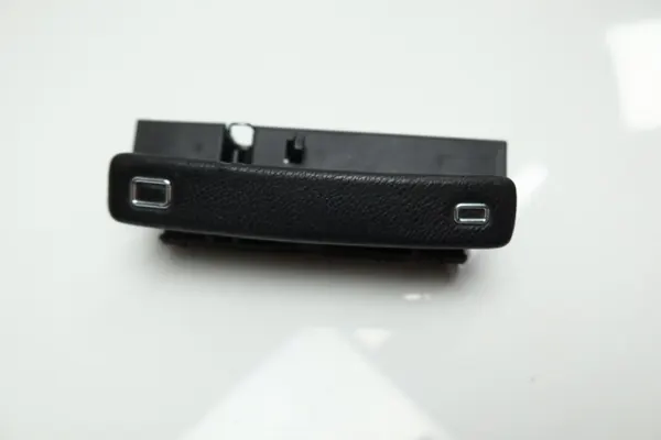 Mercedes W215 CL handskfackslås OEM 2156804639 image 2
