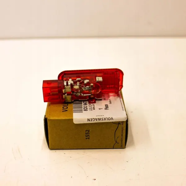 Audi A4 S4 B5 2000 Voorstoelverlichting OEM 8D0947411 image 2