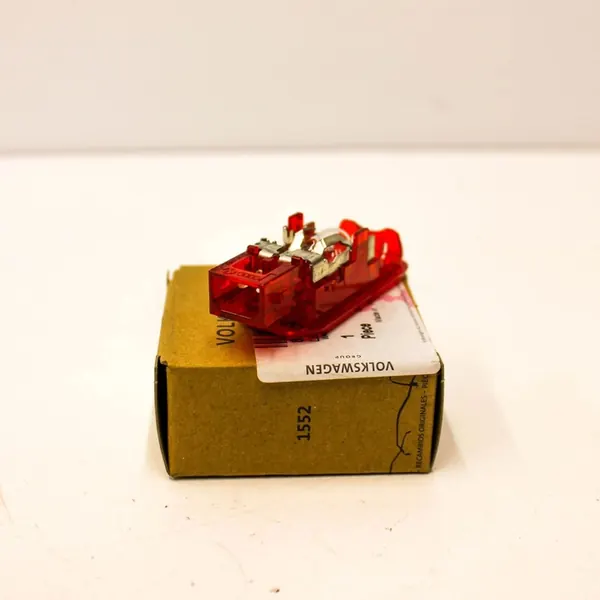 Audi A4 S4 B5 2000 Voorstoelverlichting OEM 8D0947411 image 3