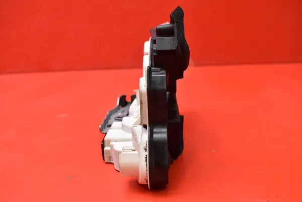 Vordere linke Türschloss Skoda Rapid 12-17 5E1837015A image 2