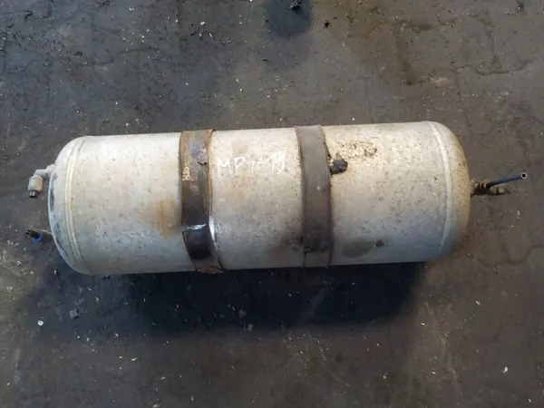 Mercedes Actros MP4 Luftbehälter OEM 98412834 image 2