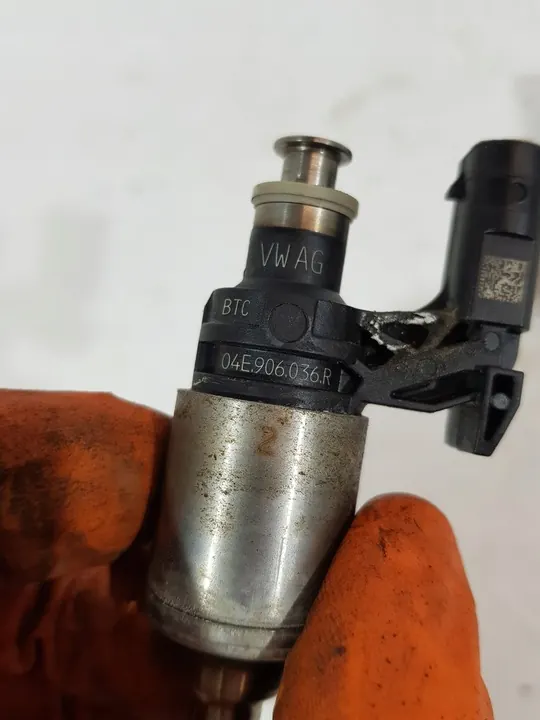 Iniettore carburante 04E906036R VW Audi Skoda Seat 1.0 TSI image 3