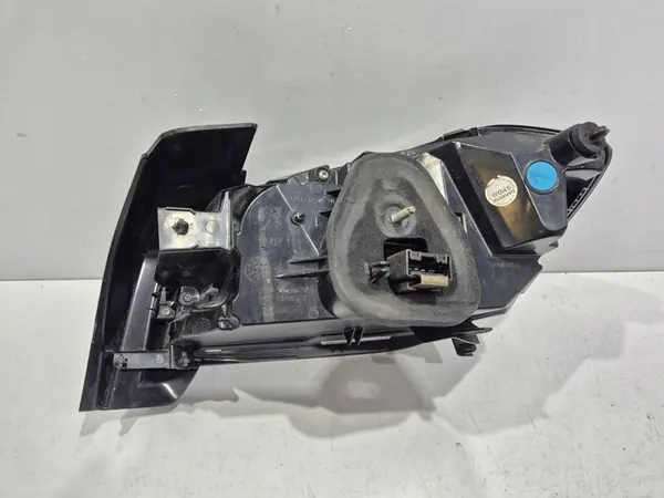 Luz trasera izquierda Peugeot 208 II 2019-2023 OEM image 8