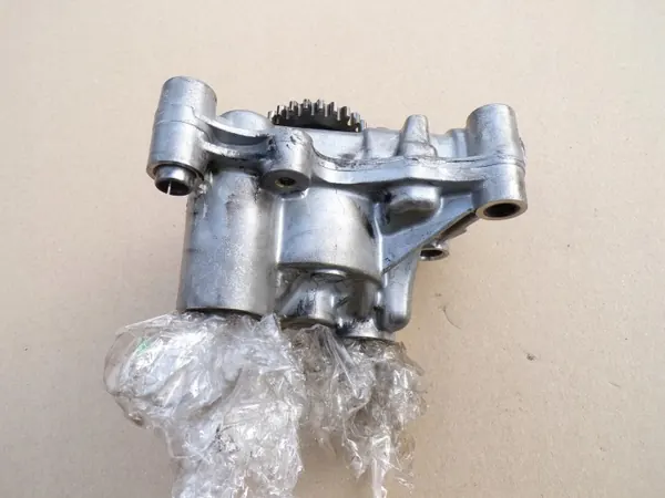 Pompe à huile OEM HR 16 pour Nissan Qashqai 1.6 image 2