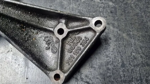 VW Transporter T4 Engine Mount 96-02 OEM 7D0399107A image 2