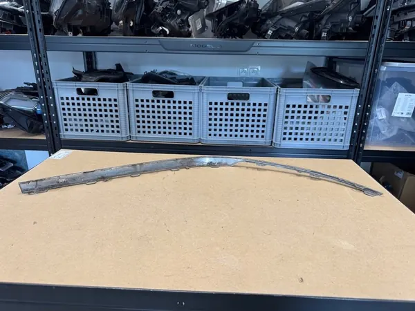 VW Passat B8 Oikea Kromilista Takapuskurille OEM 3G0853842 image 2