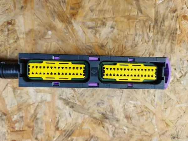 Dacia SANDERO III LOGAN III JOGGER 1.0TCE Connecteur Ordinateur OEM image 5