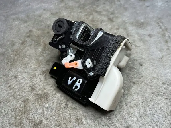 KIA PICANTO Centrallåsaktuator Vänster Bak 814101Y020 image 2