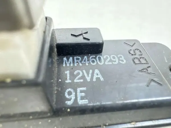 Mitsubishi lämmityspuhaltimen rele OEM MR460293 - Käytetty image 4