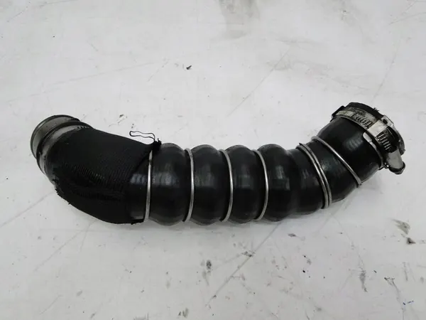 Audi A4 B7 Intercooler Schlauch 8E0145790L image 3