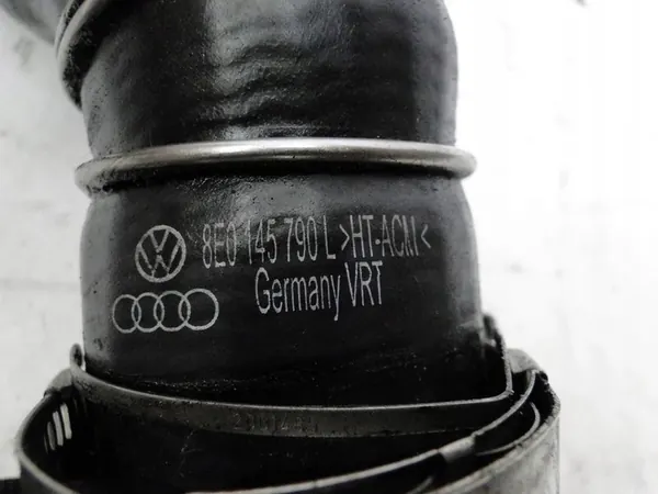 Audi A4 B7 Intercooler Schlauch 8E0145790L image 4