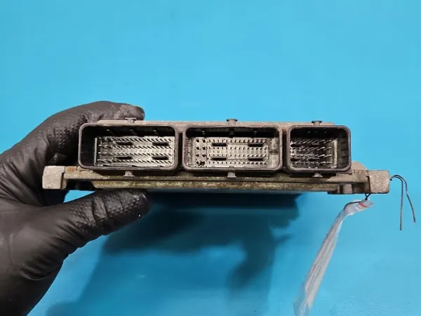 Unidade de controlo motor Nissan Juke I 1.5 dCi K9K OEM 237101KB4A image 4