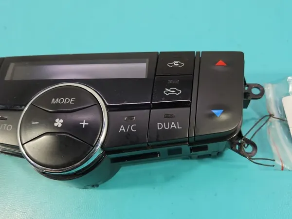 Console Panneau Aération Nissan Pulsar 27500 3ZL0A image 3