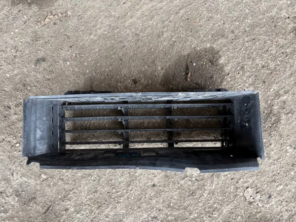 OEM 214F60895R Ilmakanavan säleikkö Dacia Sandero Joggerille image 2