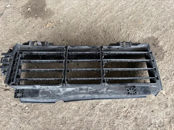 OEM 214F60895R Ilmakanavan säleikkö Dacia Sandero Joggerille image 4