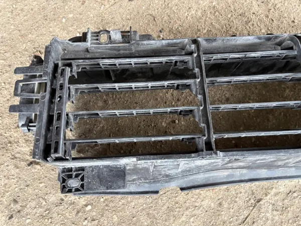OEM 214F60895R Ilmakanavan säleikkö Dacia Sandero Joggerille image 5