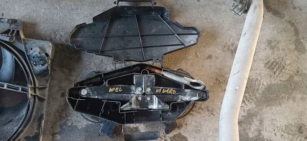 CRIC RENAULT TRAFIC III 8101984 image 1