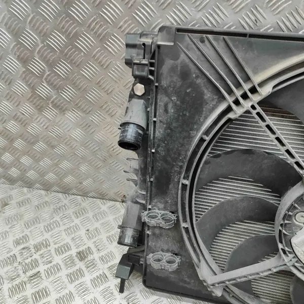 Pièce refroidissement Maserati OEM 670038340 Levante SUV image 5