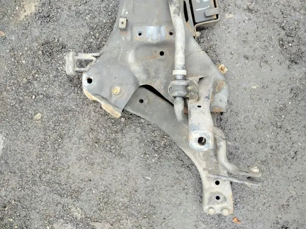 Kia OEM 62401-2Y100 Etupalkki Sportage III:lle image 4