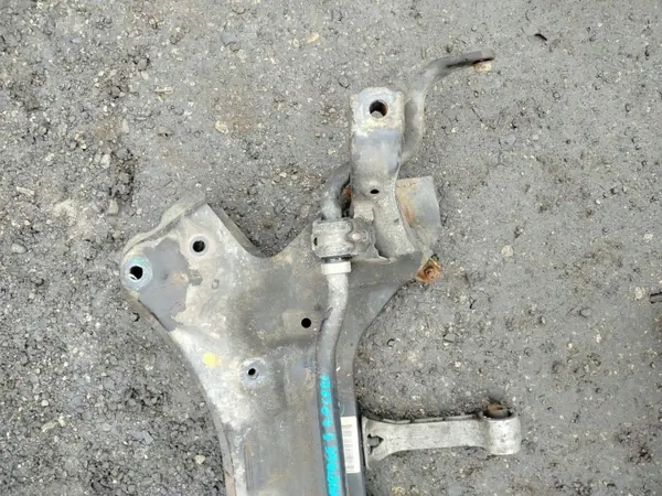 Kia OEM 62401-2Y100 Etupalkki Sportage III:lle image 5