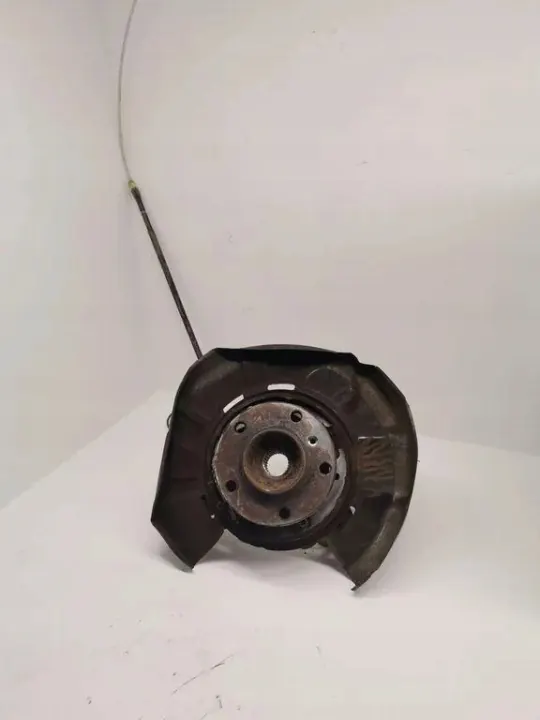 BMW Taka-oikea pyörännavan OEM 0002344670 - Käytetty image 2